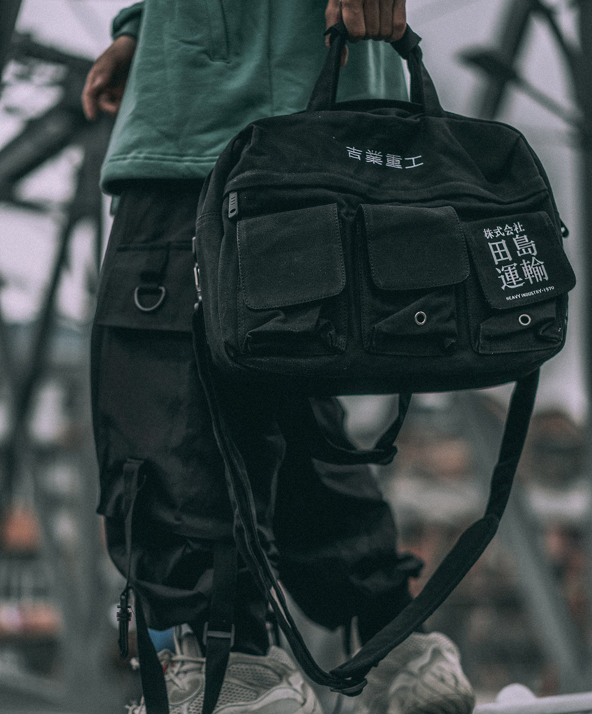 HiBag2 Water-Resistant 17″ Laptop Crossbody Bag